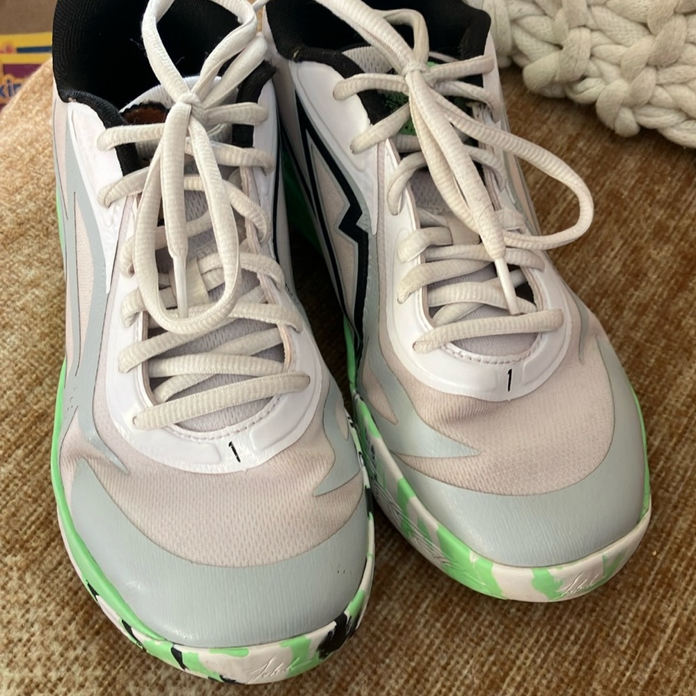 Puma’s ladies M.E.L.O size 7
